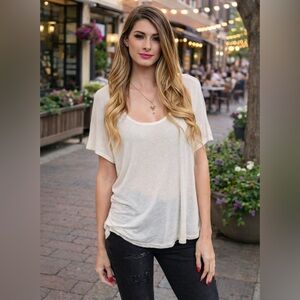 Ivory & beige knit boutique tee